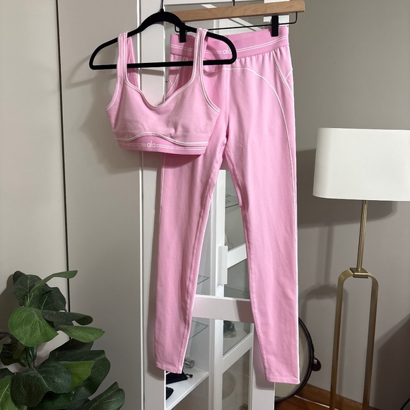 ALO Yoga Airbrush High-Waist Heart Throb Legging + Bra Set Sweet Pink size Small - Picture 1 of 9